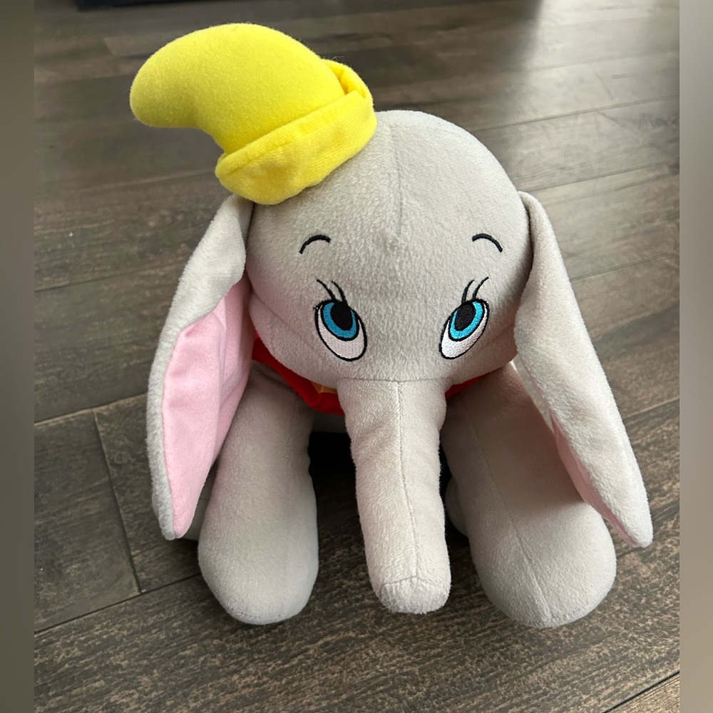 Disney World Dumbo Plushie‎